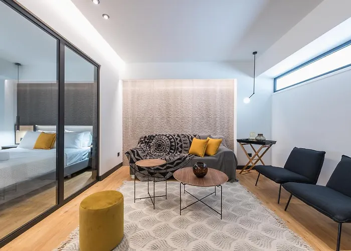 Brand New Ermou Veni Apartment