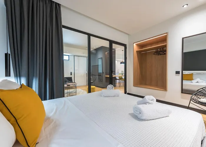 Brand New Ermou Veni Apartment